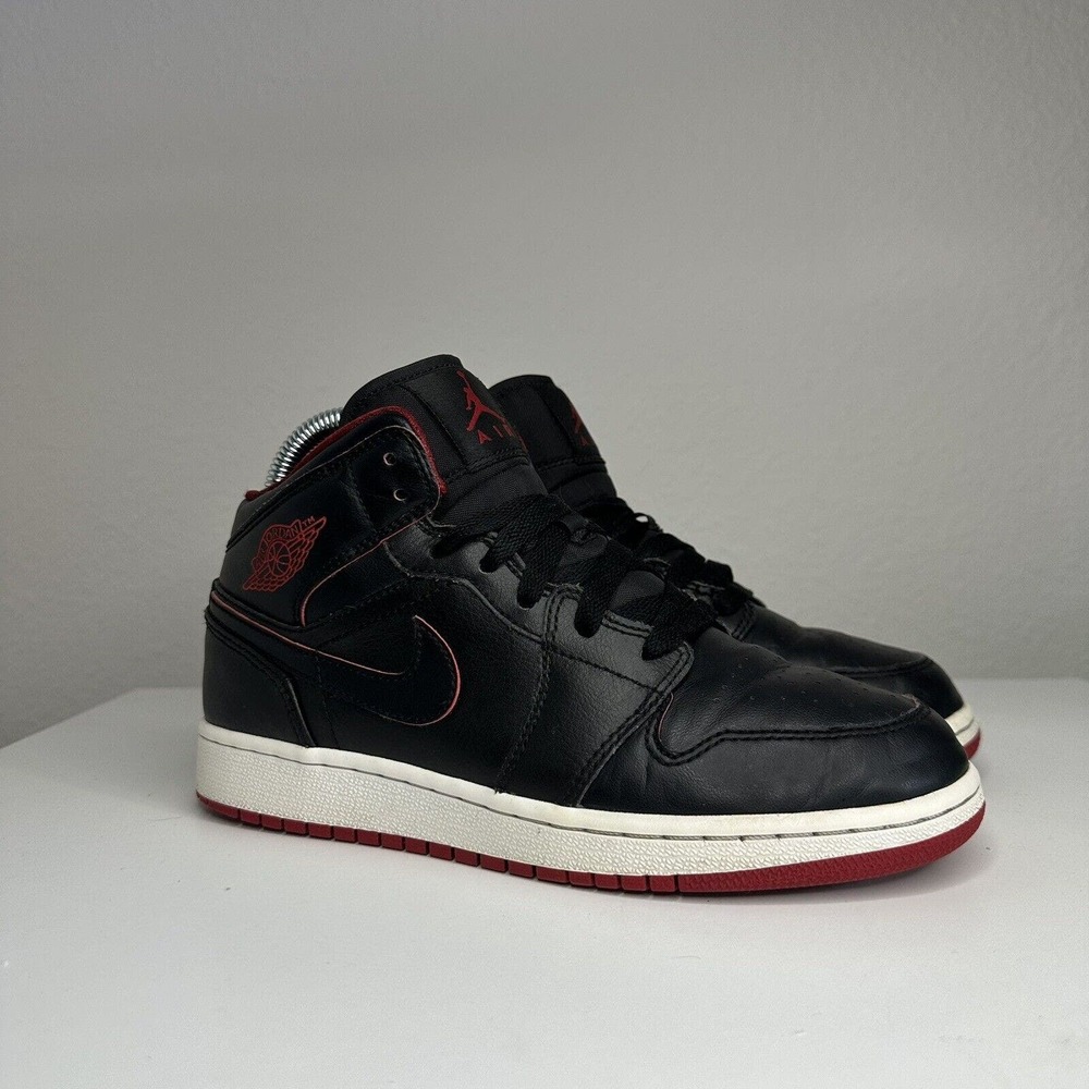 Nike Air Jordan Retro 1 Black & Red Athletic Shoes (554725-028) 4 Y, Women’s 5.5